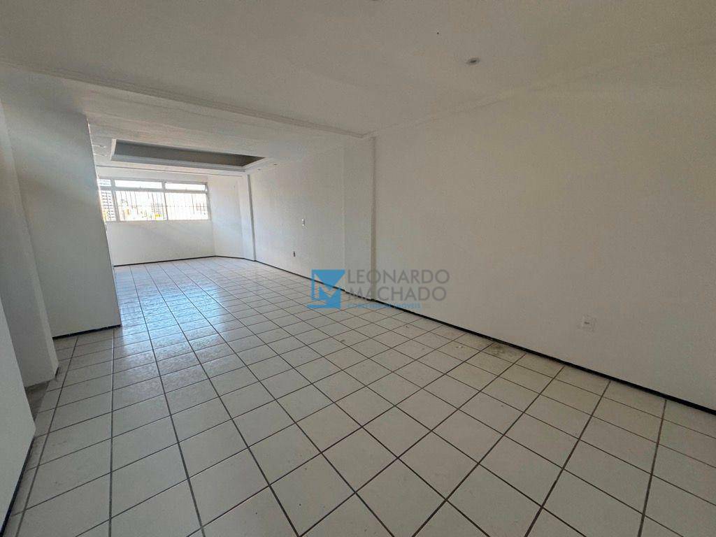 Apartamento à venda com 3 quartos, 130m² - Foto 4