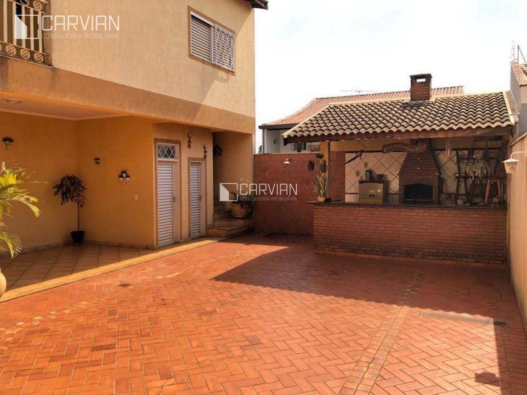 Casa à venda com 4 quartos, 335m² - Foto 3