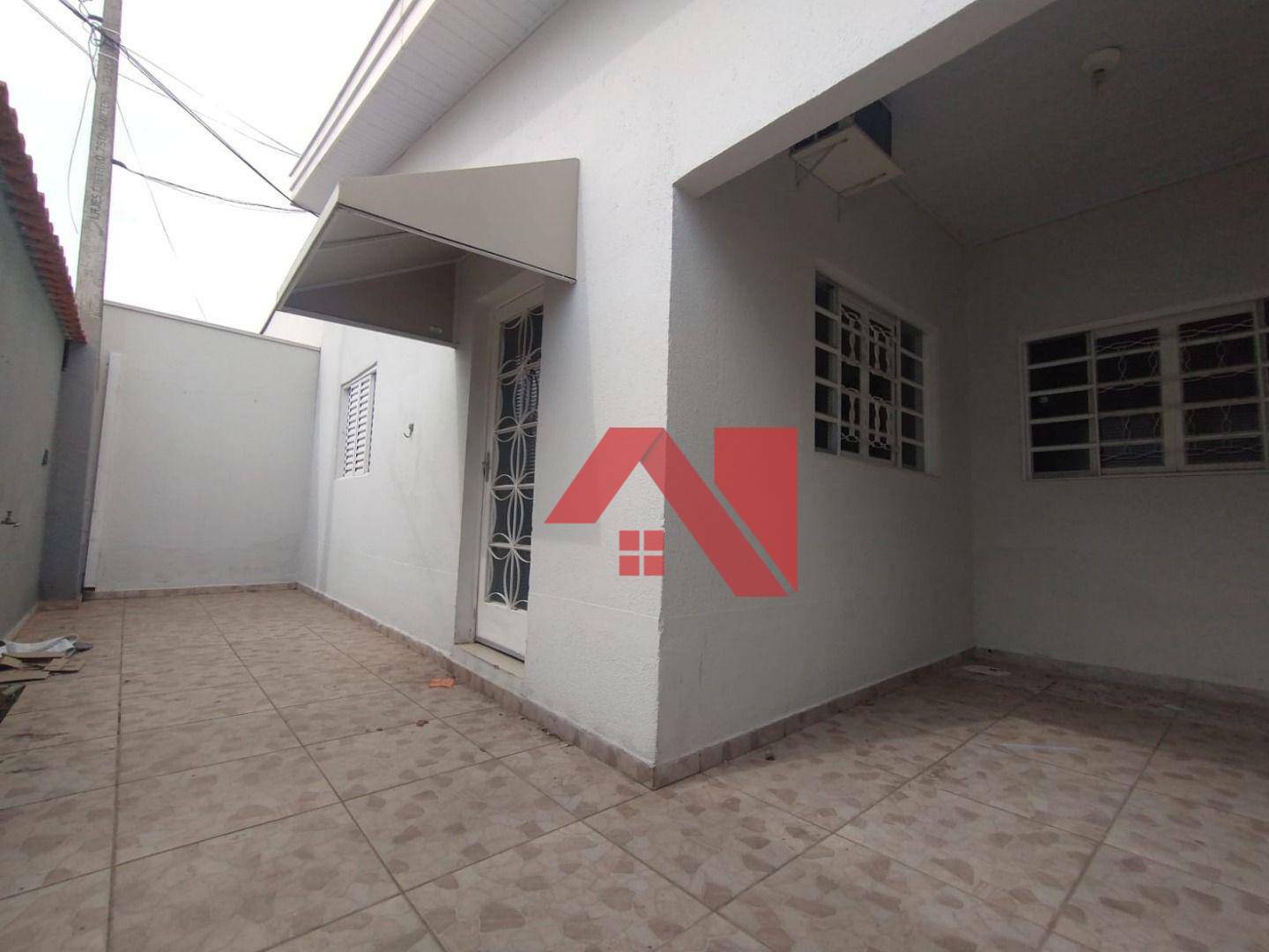 Casa à venda com 2 quartos, 80m² - Foto 1