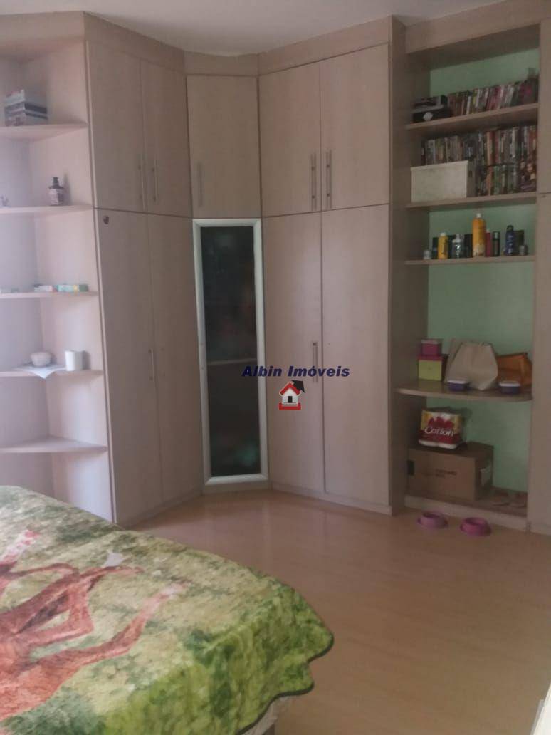 Casa à venda com 4 quartos, 250m² - Foto 4