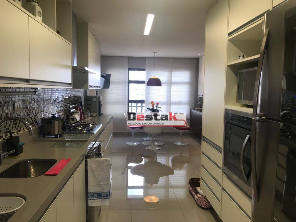 Apartamento à venda com 3 quartos, 228m² - Foto 14