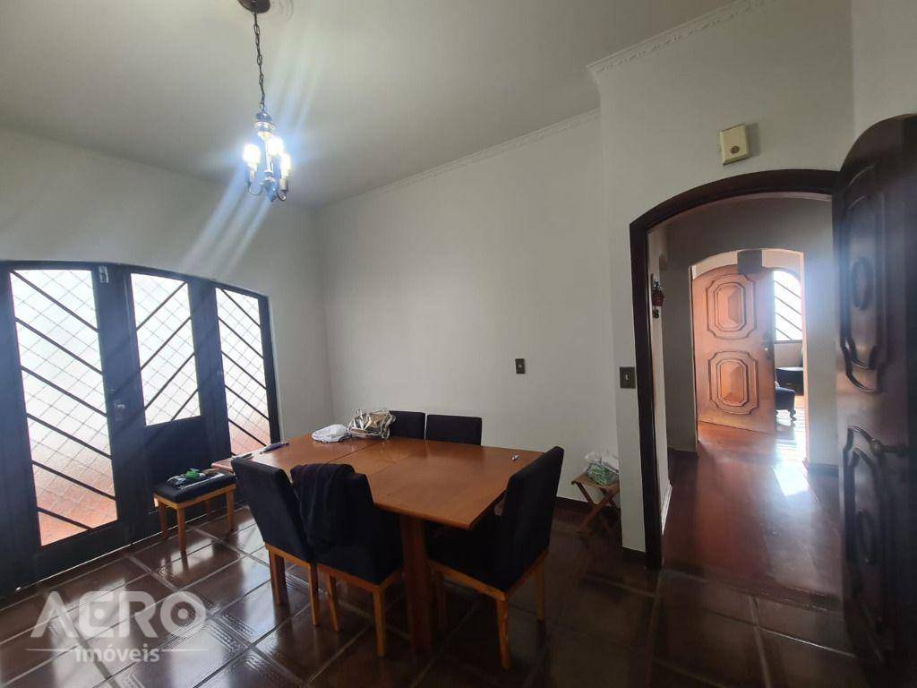 Casa à venda com 3 quartos, 246m² - Foto 9