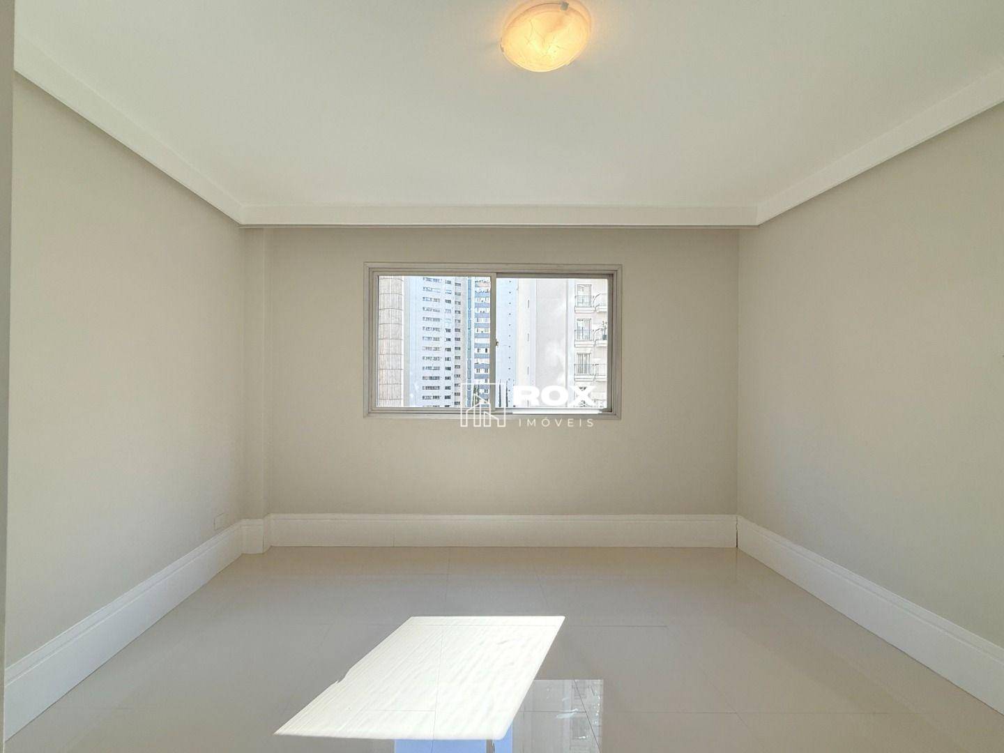 Apartamento para alugar com 3 quartos, 217m² - Foto 40