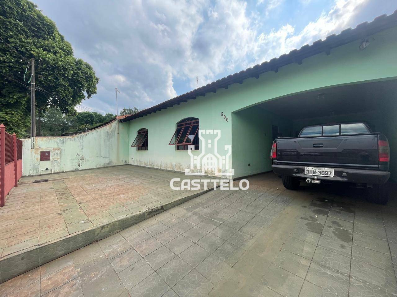 Casa à venda com 3 quartos, 200m² - Foto 1