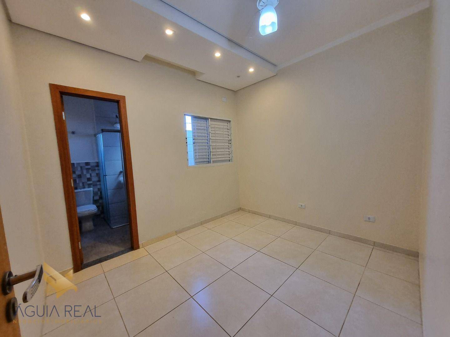 Casa à venda com 4 quartos, 150m² - Foto 2