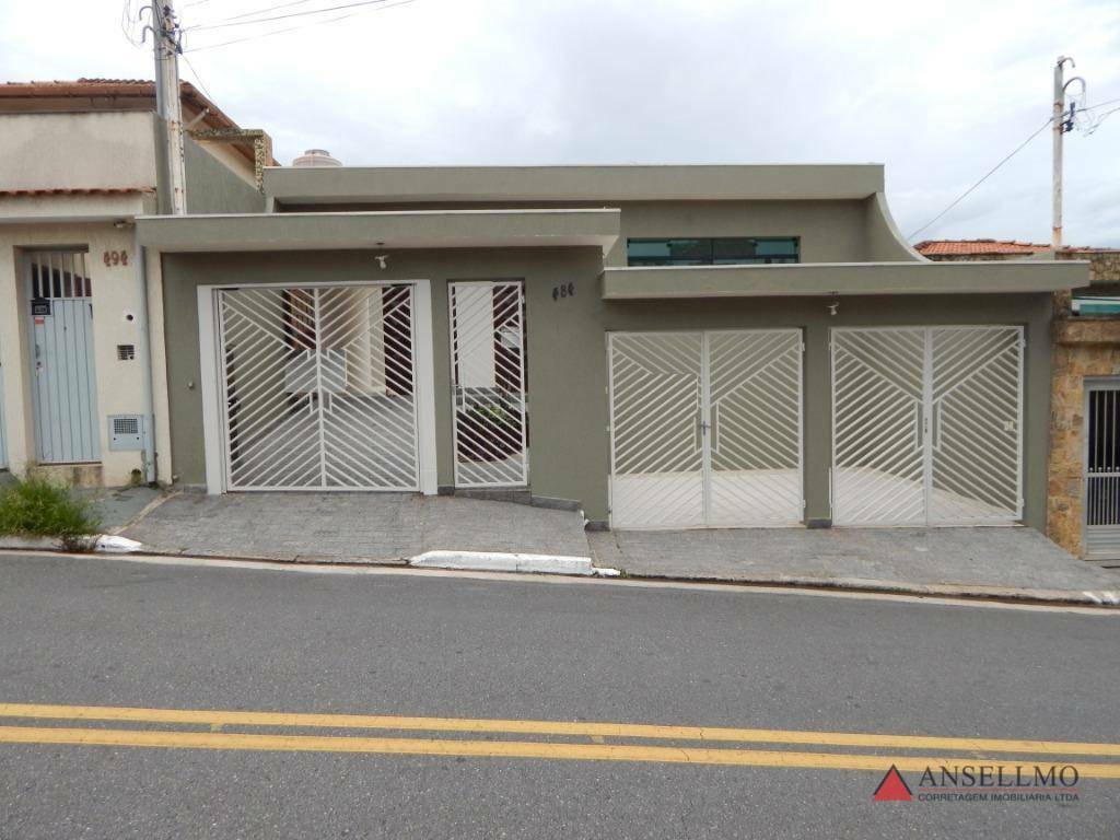 Casa para alugar com 4 quartos, 270m² - Foto 1