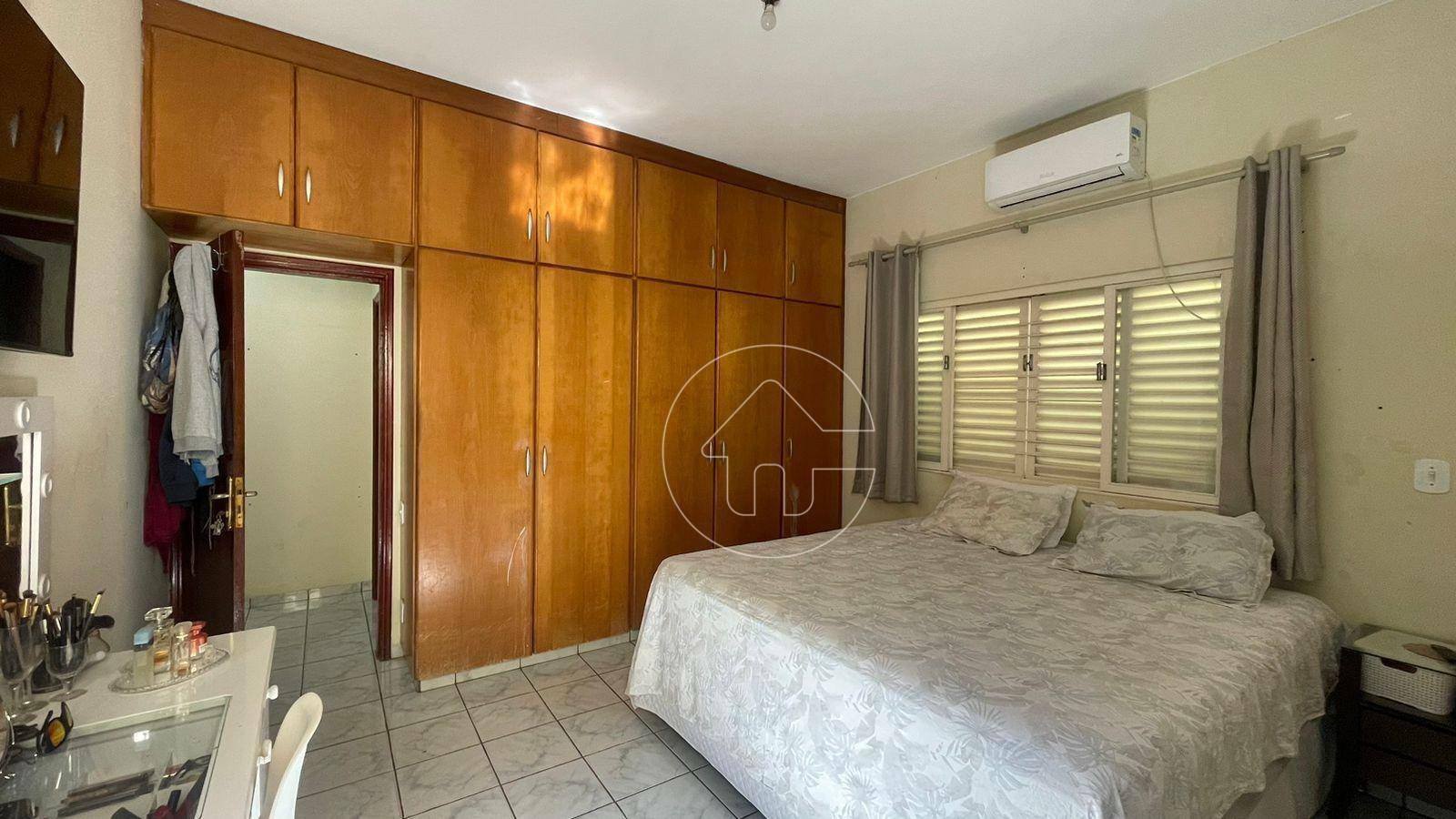 Casa para alugar com 4 quartos, 200m² - Foto 10