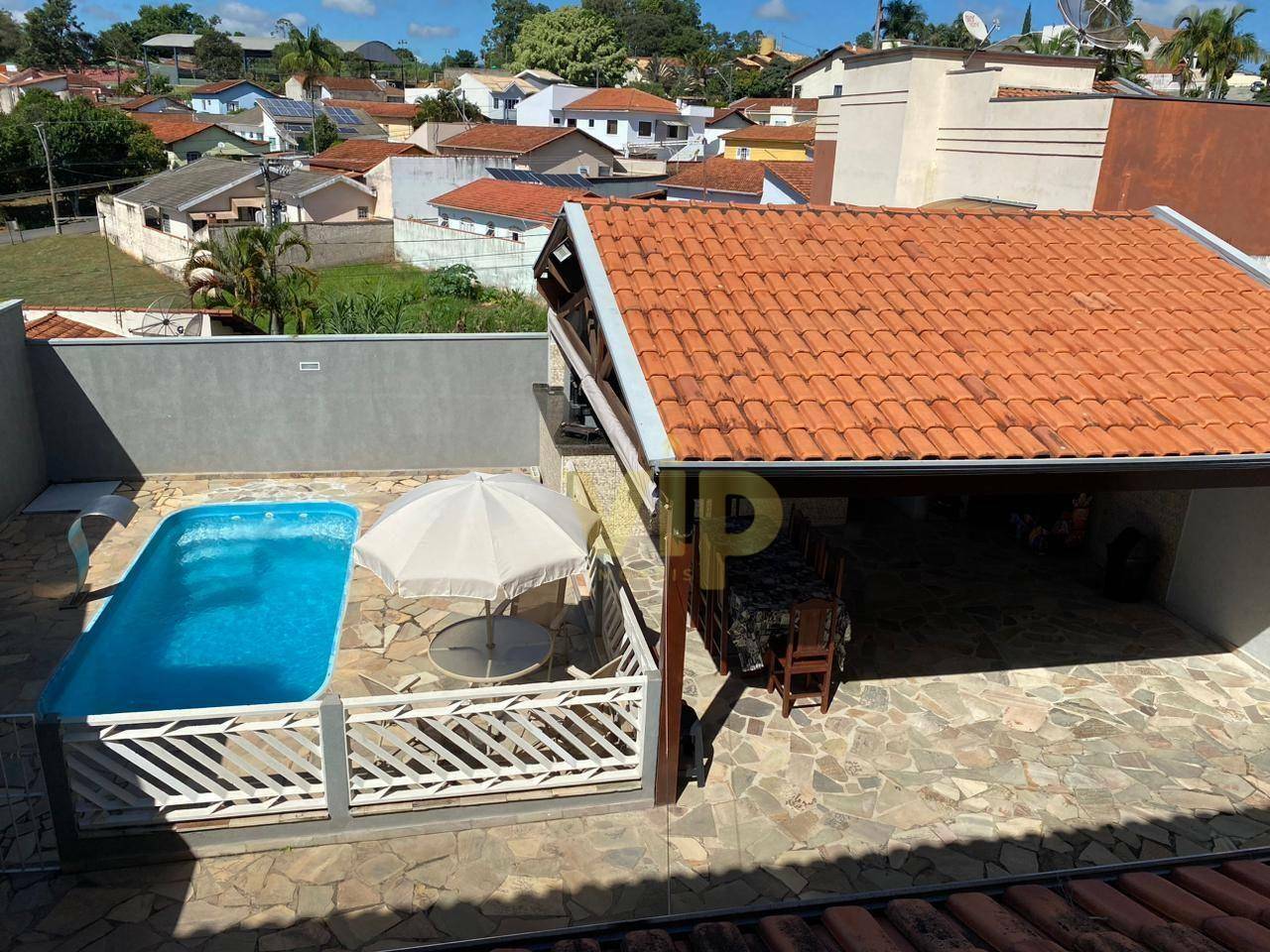 Casa à venda com 3 quartos, 185m² - Foto 1