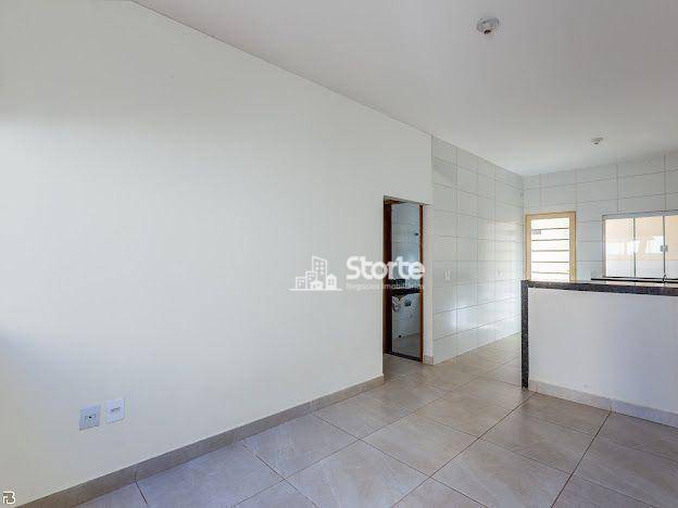 Casa à venda com 5 quartos, 130m² - Foto 3