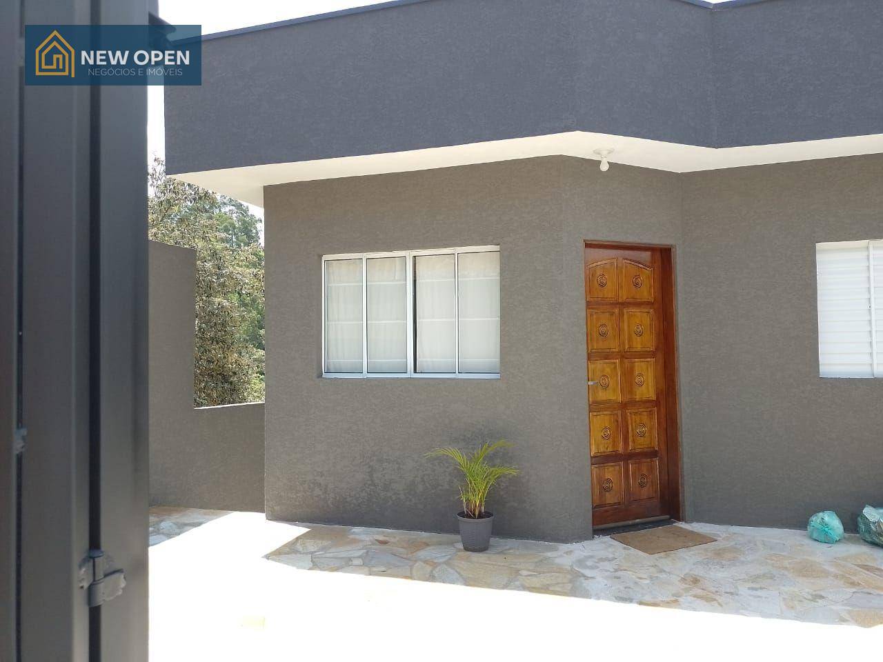 Casa à venda com 2 quartos, 100m² - Foto 1