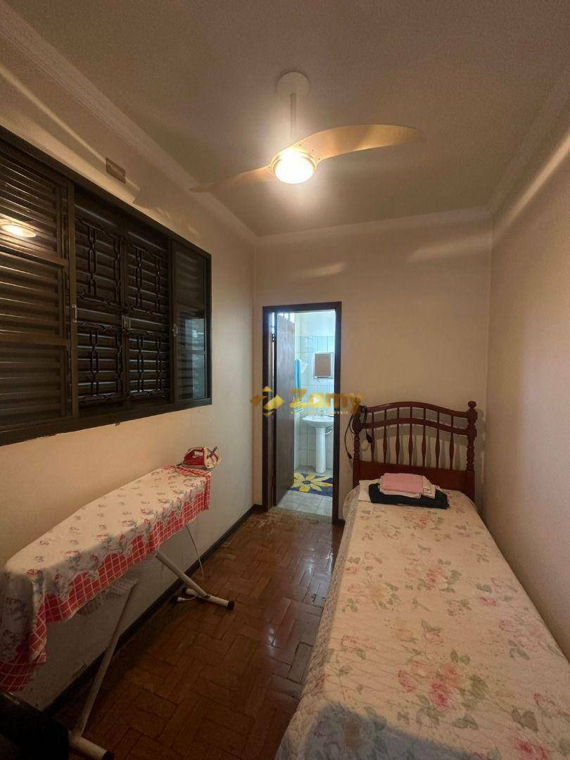 Casa à venda com 3 quartos, 250m² - Foto 13