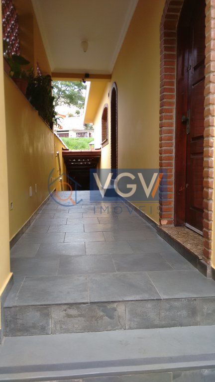 Casa à venda com 3 quartos, 241m² - Foto 3