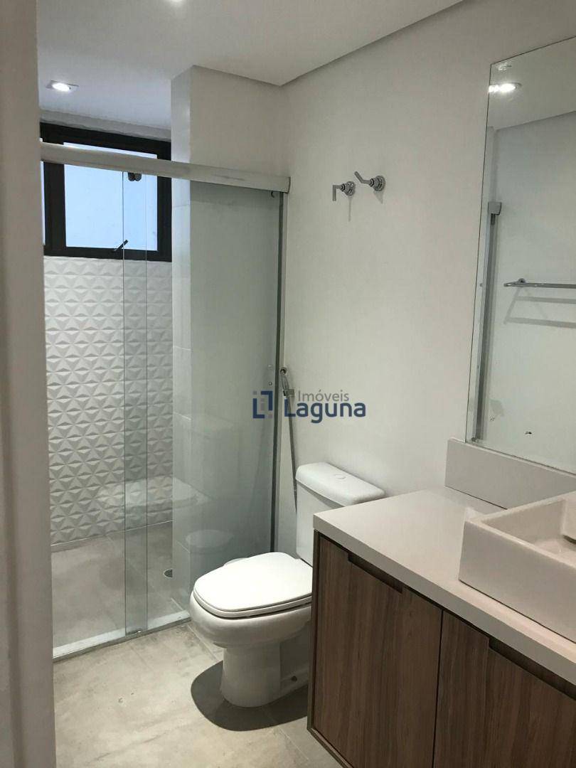 Apartamento para alugar com 3 quartos, 120m² - Foto 18