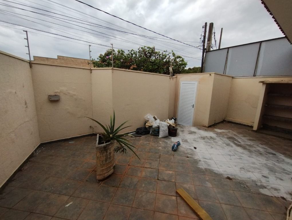 Casa à venda com 3 quartos, 250m² - Foto 2