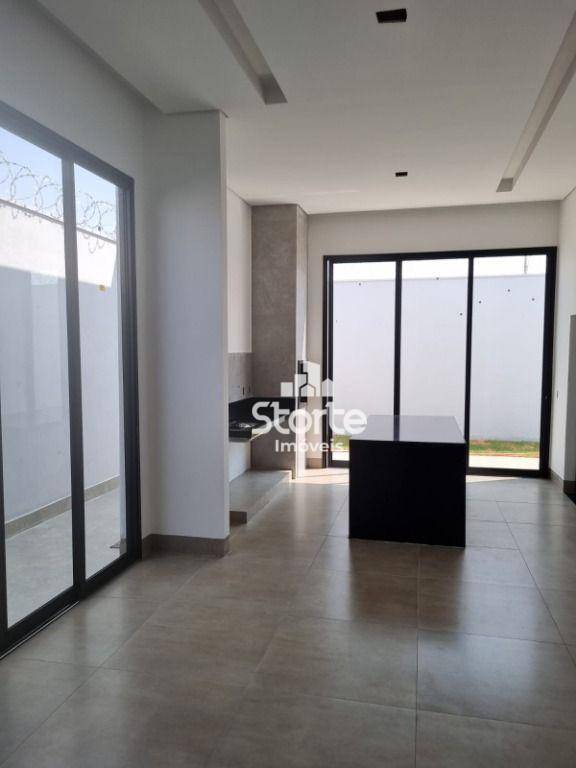 Casa à venda com 3 quartos, 134m² - Foto 3