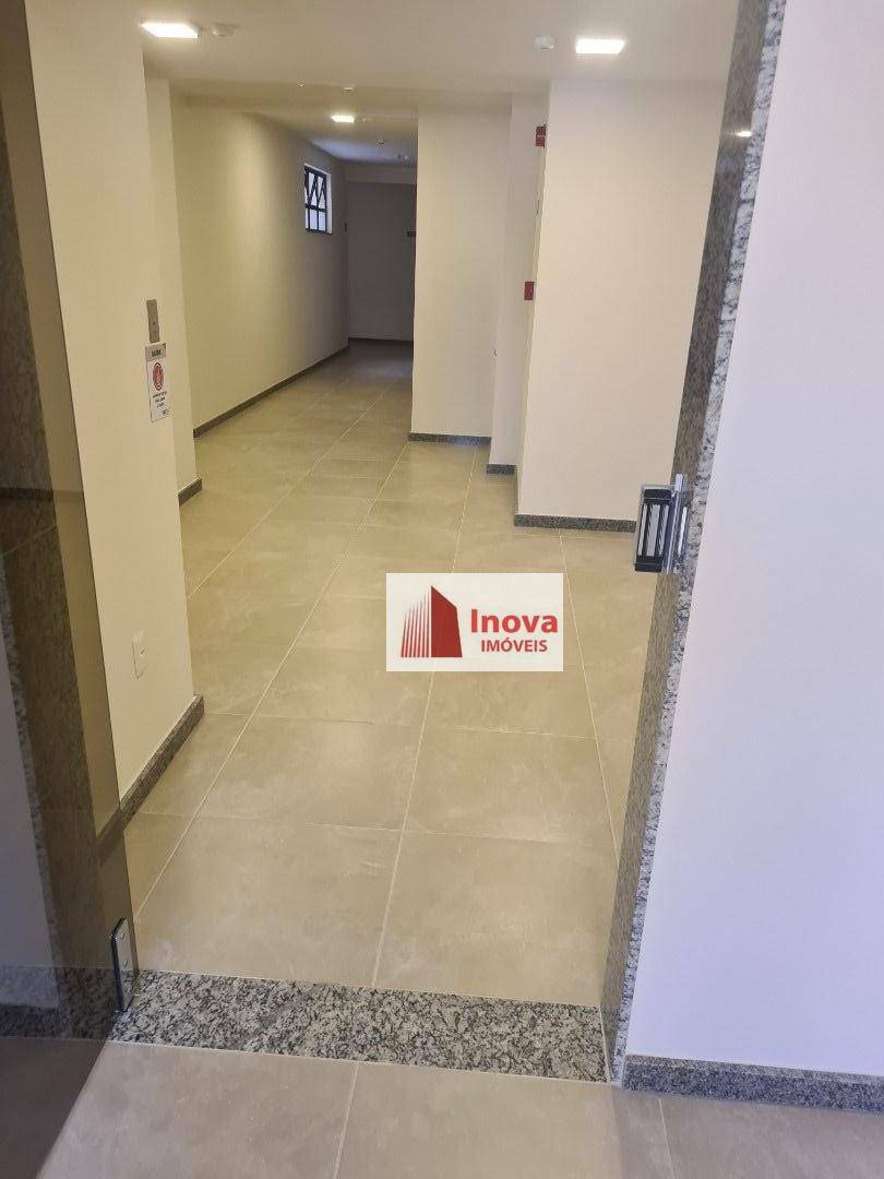 Apartamento à venda com 2 quartos, 70m² - Foto 2