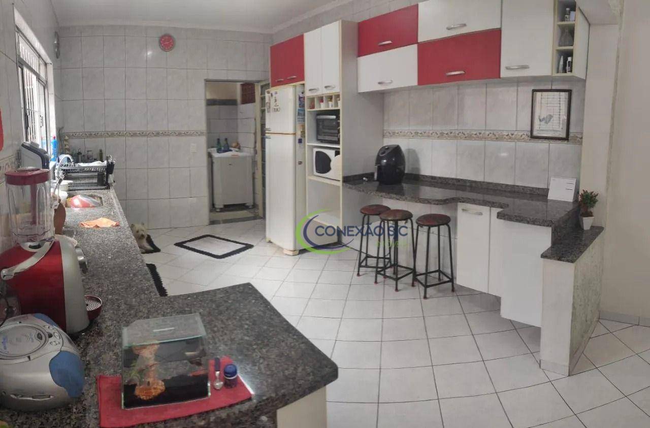 Sobrado à venda com 3 quartos, 236m² - Foto 1