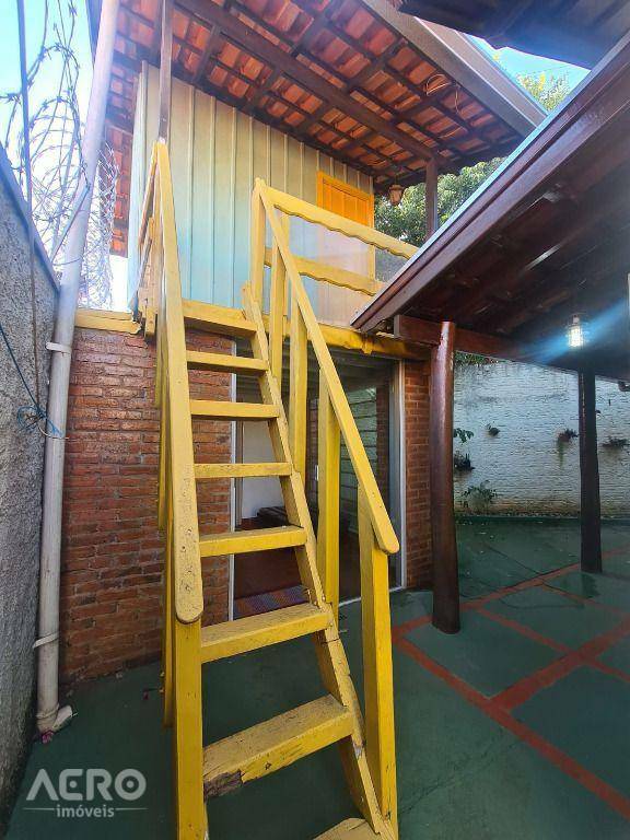 Casa à venda com 3 quartos, 97m² - Foto 2