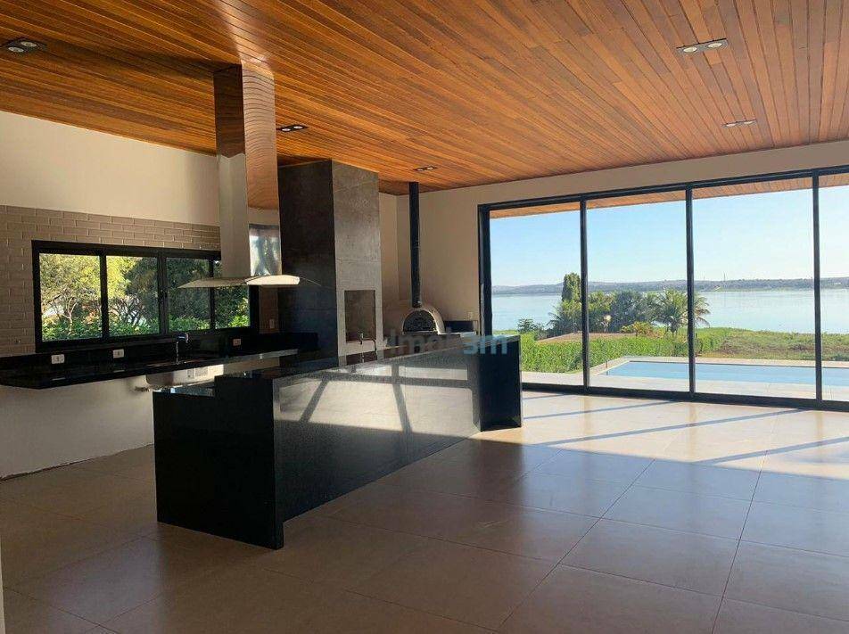 Casa de Condomínio à venda com 5 quartos, 285m² - Foto 3