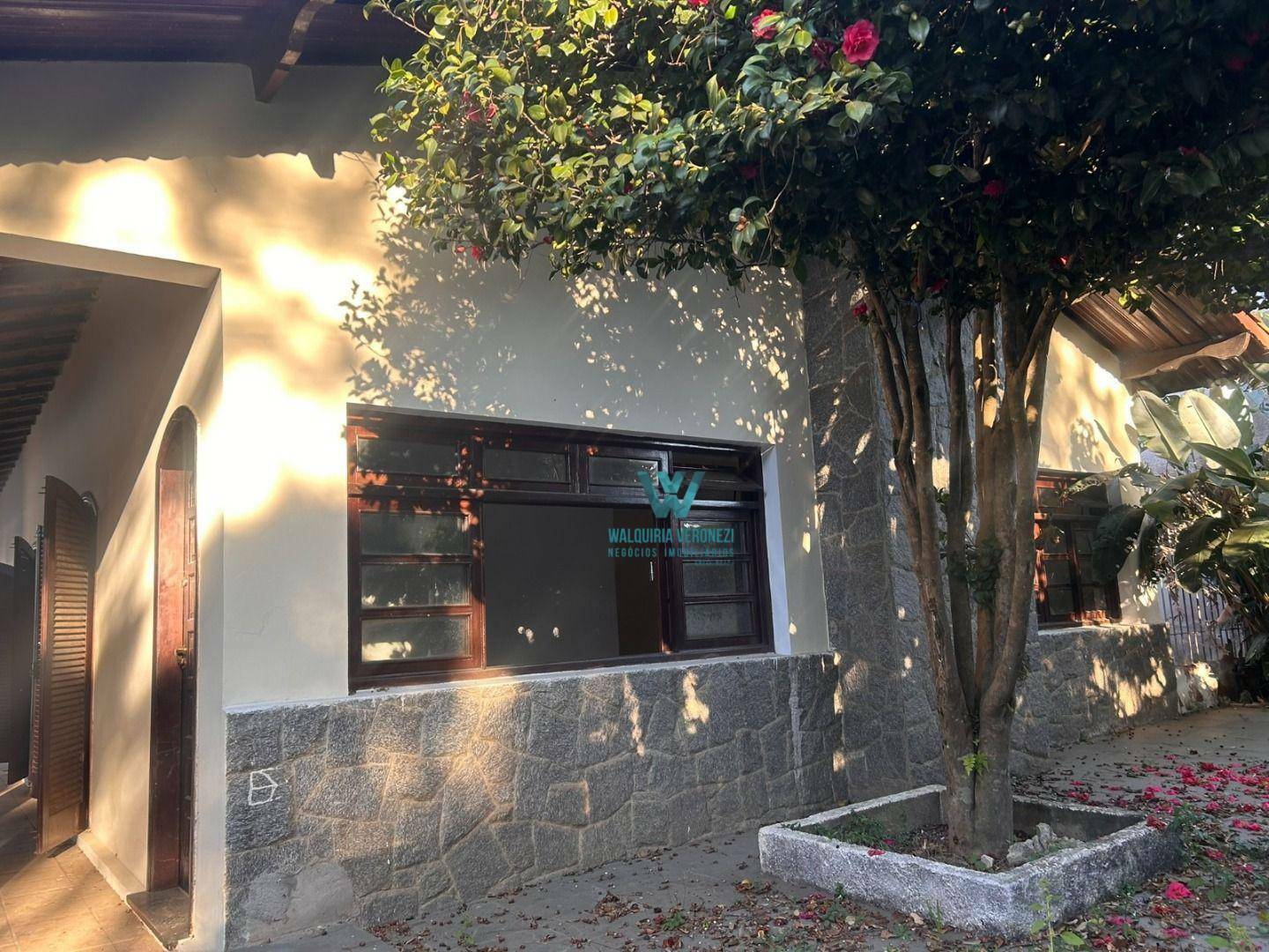 Casa para alugar com 3 quartos, 130m² - Foto 1