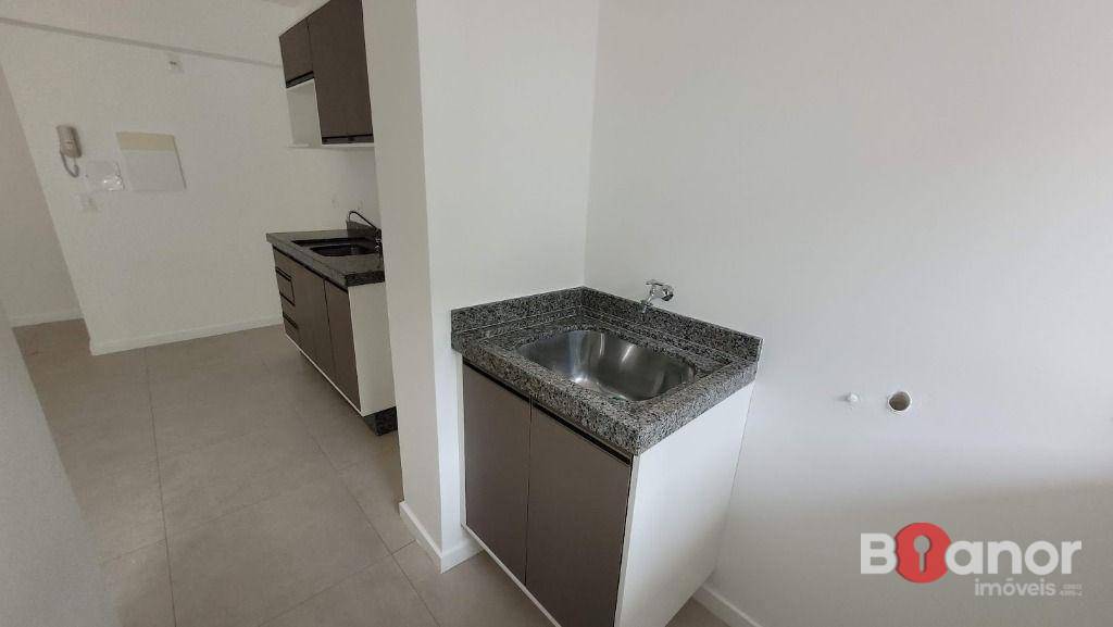 Apartamento para alugar com 3 quartos, 75m² - Foto 8