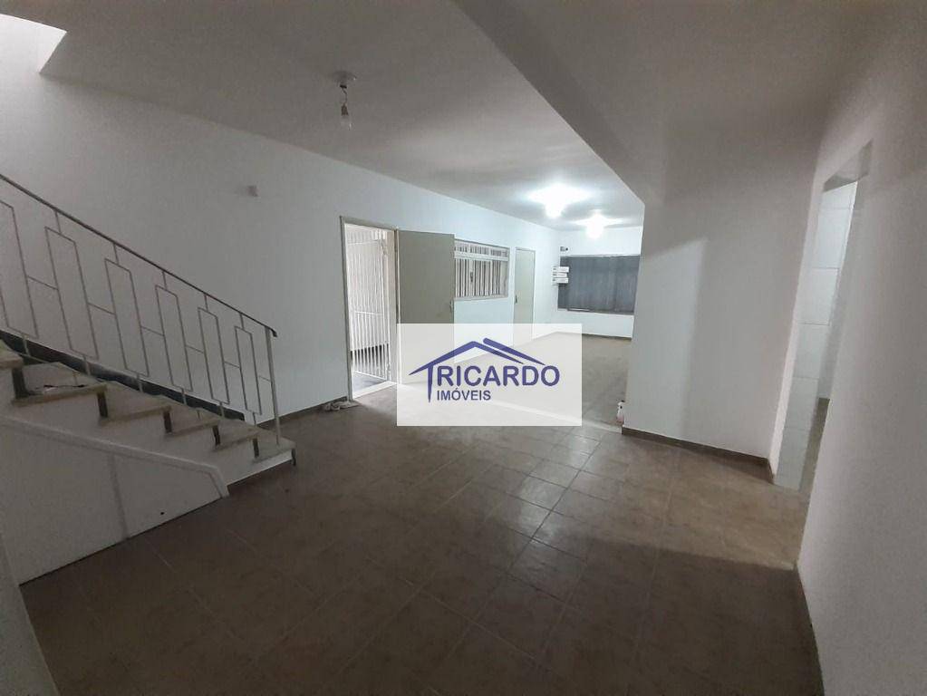 Casa para alugar com 4 quartos, 240m² - Foto 10