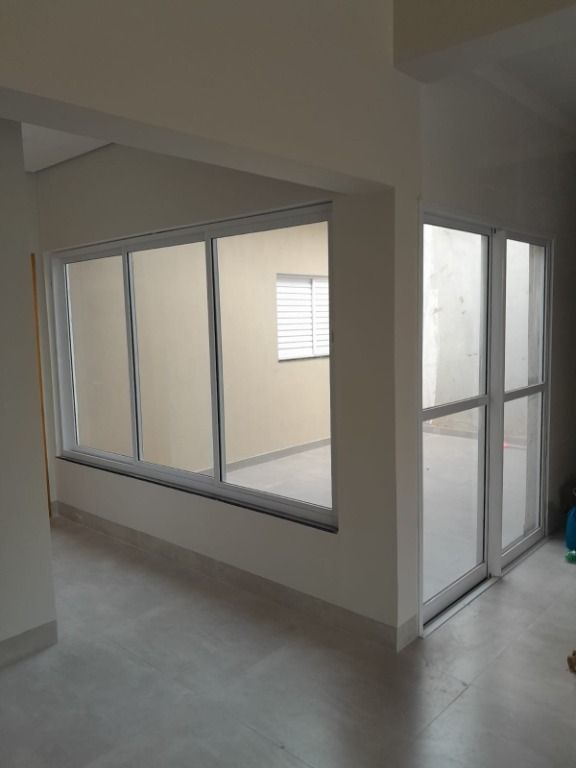 Casa de Condomínio à venda com 3 quartos, 152m² - Foto 1