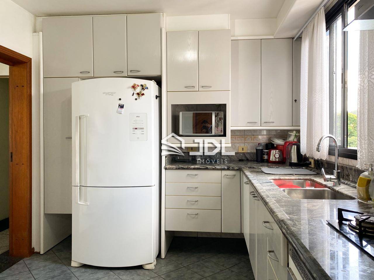 Apartamento à venda com 3 quartos, 134m² - Foto 27