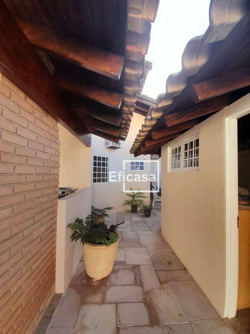 Casa à venda com 3 quartos, 294m² - Foto 32