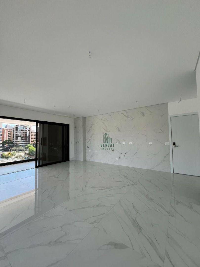 Apartamento à venda com 2 quartos, 107m² - Foto 4