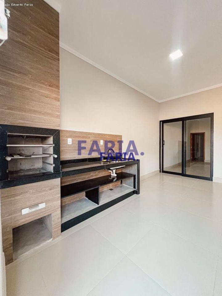 Casa à venda com 3 quartos, 130m² - Foto 1