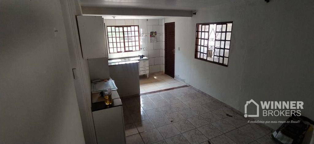 Casa à venda com 2 quartos, 70m² - Foto 4