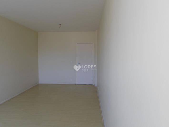 Apartamento à venda com 3 quartos, 111m² - Foto 2