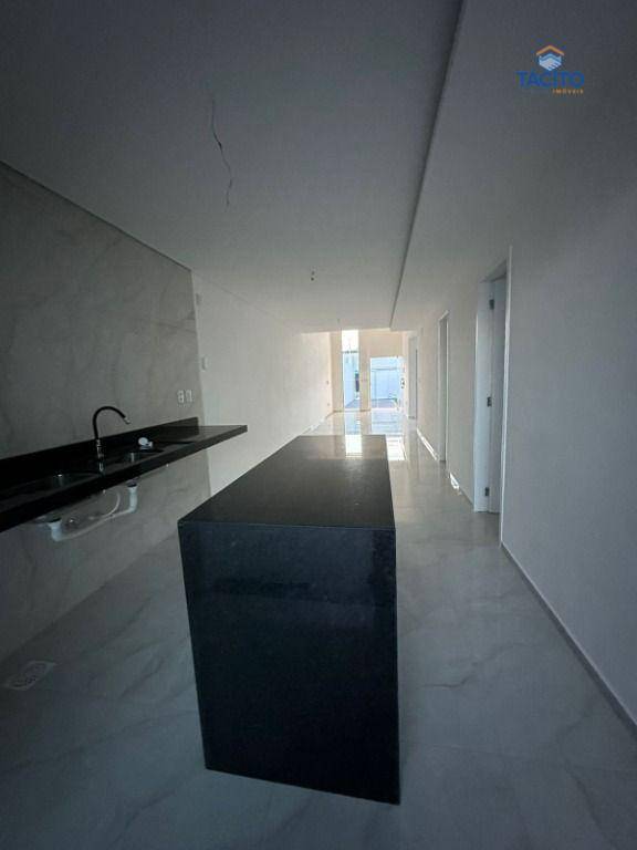 Casa à venda com 4 quartos, 135m² - Foto 2