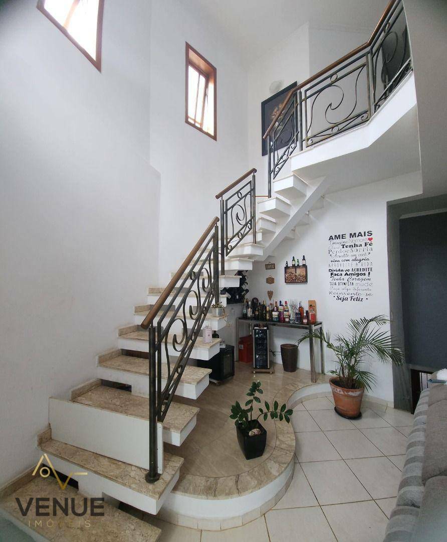 Casa à venda com 5 quartos, 300m² - Foto 16