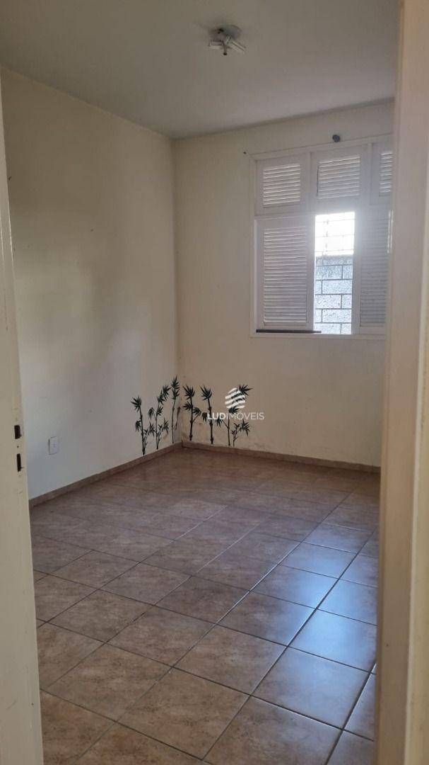 Casa à venda com 4 quartos, 244m² - Foto 7