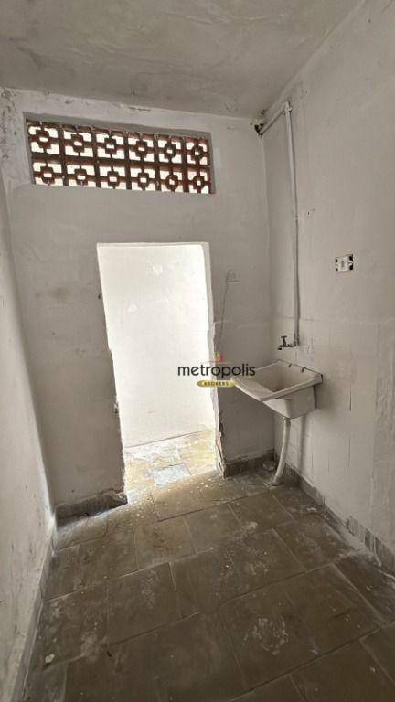 Casa para alugar com 2 quartos, 250m² - Foto 20