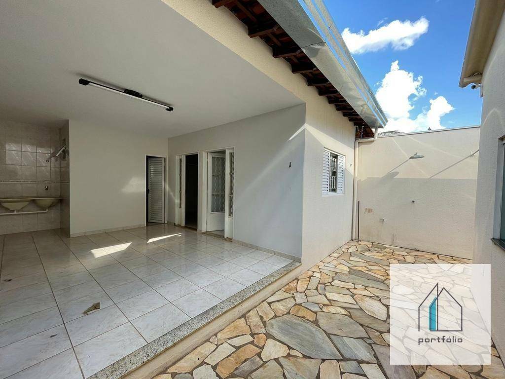 Casa de Condomínio à venda com 5 quartos, 220m² - Foto 30