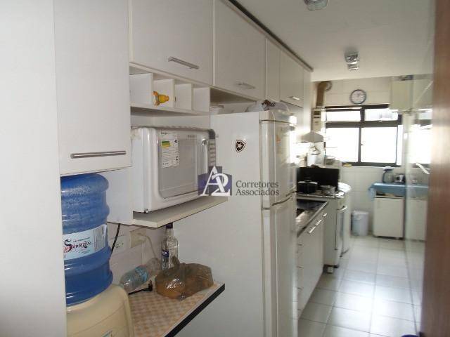 Apartamento à venda com 2 quartos, 67m² - Foto 4