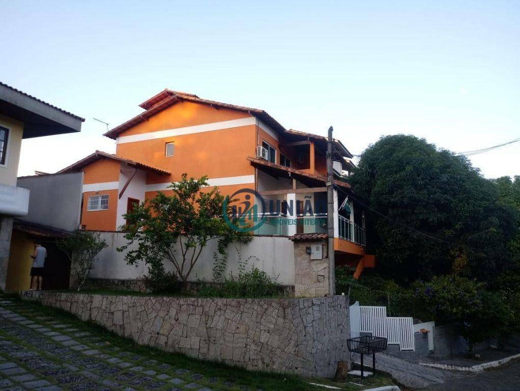 Casa de Condomínio à venda com 4 quartos, 227m² - Foto 3