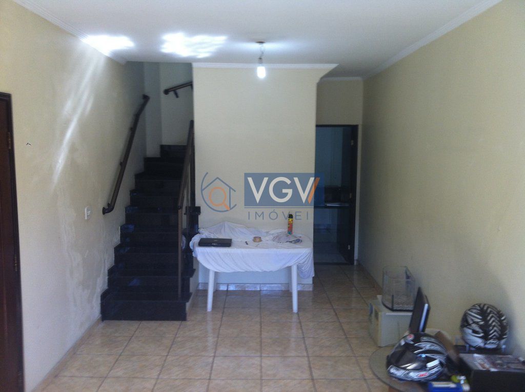 Casa à venda com 3 quartos, 150m² - Foto 2