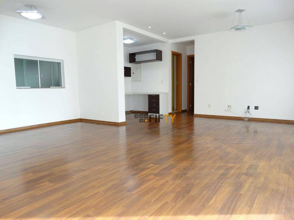 Apartamento para alugar com 3 quartos, 137m² - Foto 8