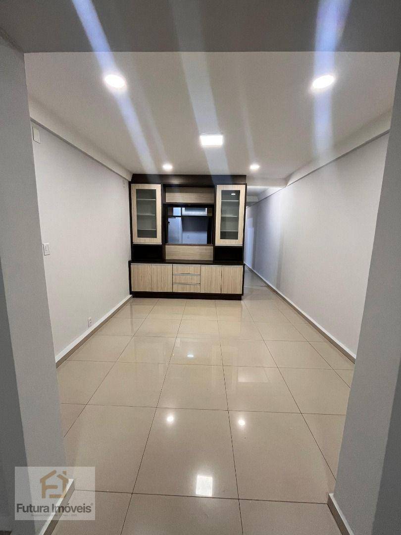 Casa para alugar com 3 quartos, 200m² - Foto 2