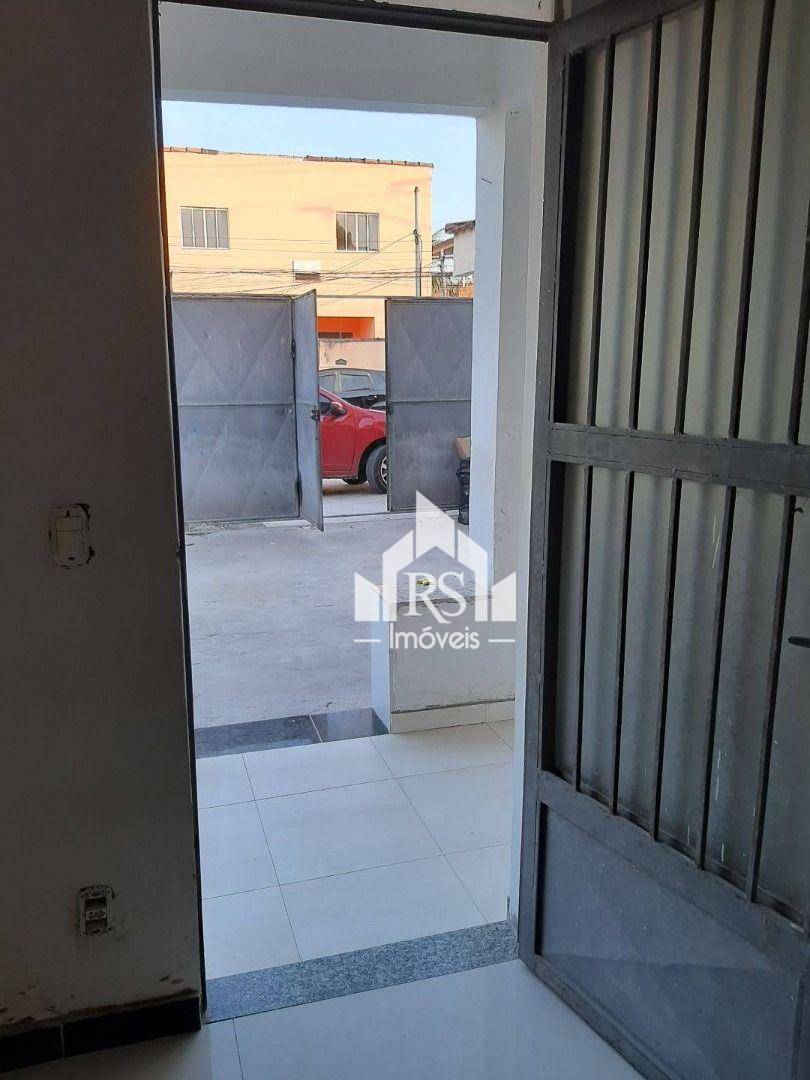 Casa à venda com 3 quartos, 200m² - Foto 2