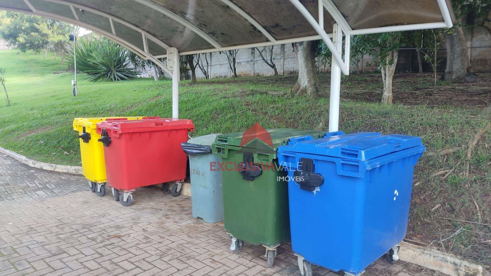 Casa de Condomínio à venda com 4 quartos, 242m² - Foto 21