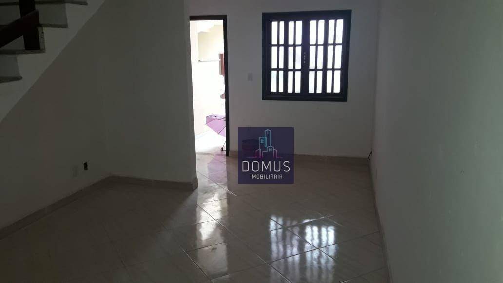 Casa à venda com 2 quartos, 100m² - Foto 1