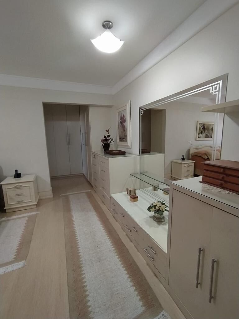 Apartamento à venda com 4 quartos, 250m² - Foto 1