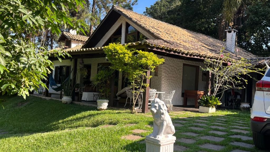 Casa de Condomínio à venda com 4 quartos, 400m² - Foto 2