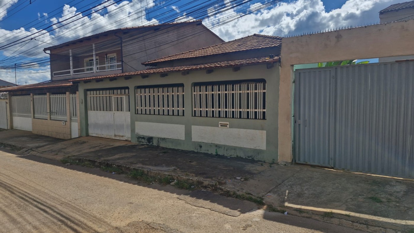 Casa à venda com 3 quartos, 190m² - Foto 2
