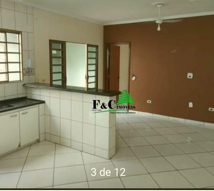 Casa à venda com 3 quartos, 175m² - Foto 1